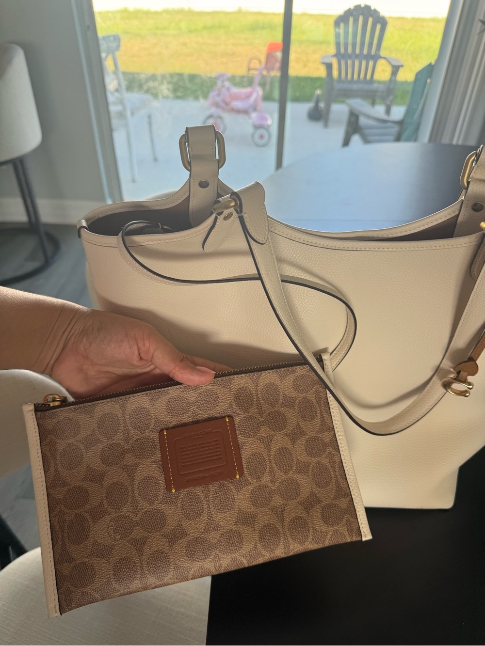 Coach Cream Leather Tote with Brown Signature Pouch - Picture 4 of 8